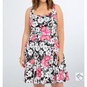 Torrid Floral Cut Out Dress size 18 NWT